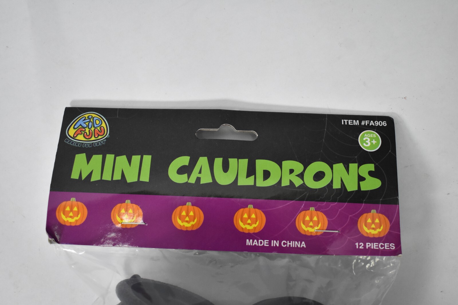Kid Fun Mini Witch Cauldron Kettles 12 Pack Black Halloween Decoration FA906