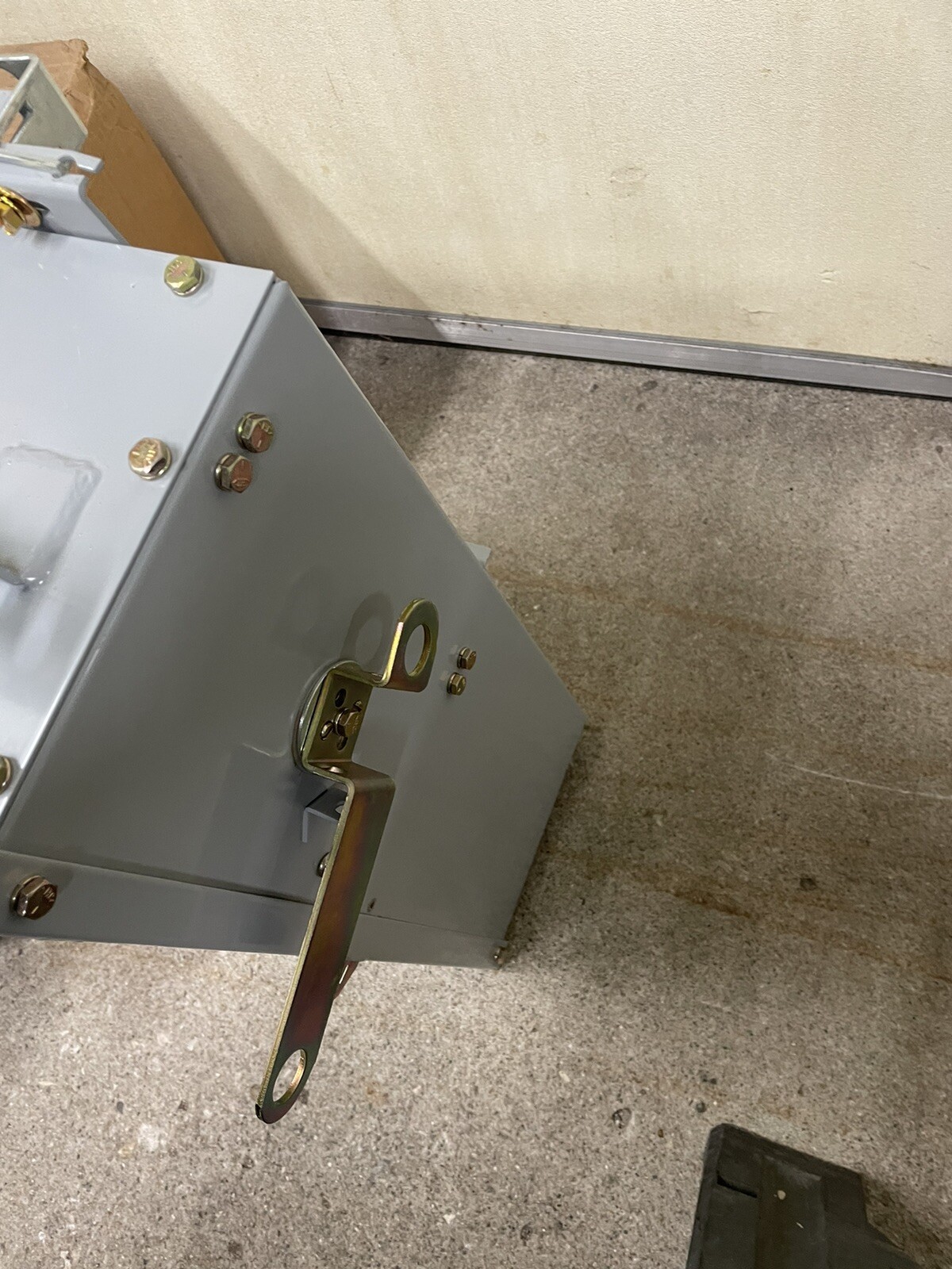 NEW Eaton Cutler Hammer P3F324RGNV 200A 240V Fusible Busway Bus Plug 200 Amp