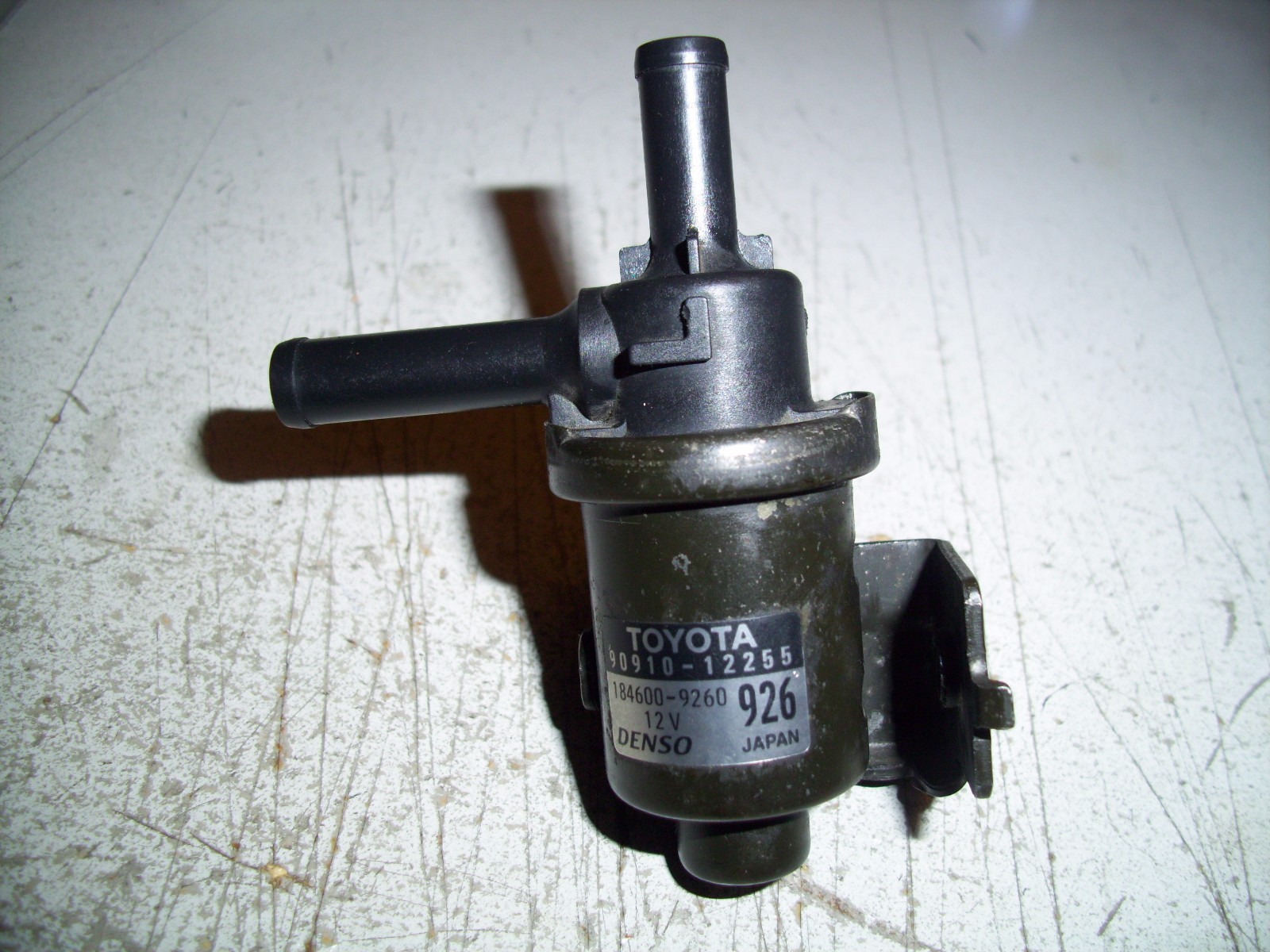 2003-06 Toyota Corolla /Matrix Genuine Vacuum Switch Valve # 90910-12255