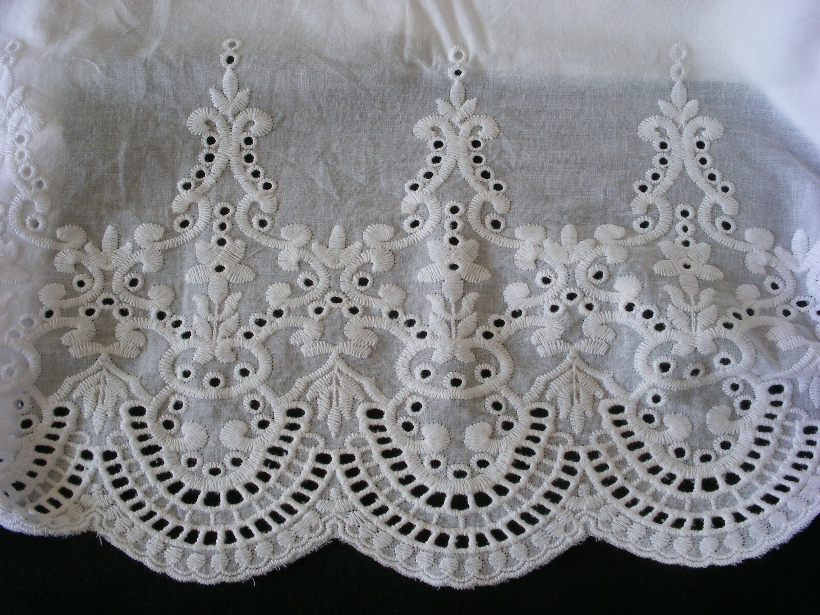 New White Cotton Sateen EmbroideryLace PillowCases Standard Queen King Pair M2#