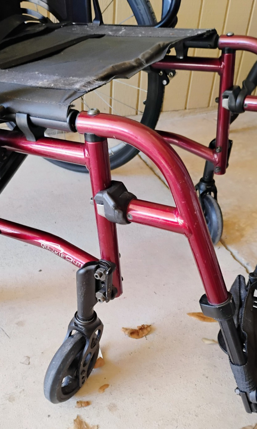 Quickie 2 Lite Folding wheelchair 18"x 18"