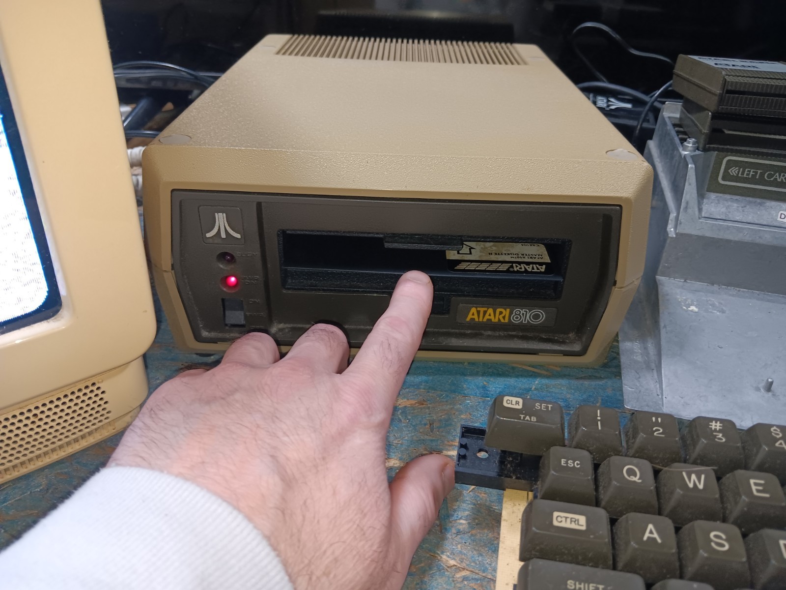 Atari 810 EXACT FLOPPY DISK DRIVE ONLY-GOOD-QUICK TESTED-NOT LOCKING IN-READS