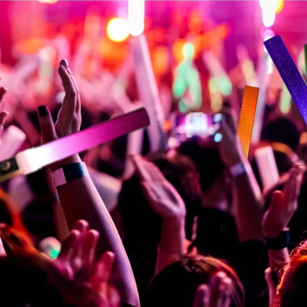 24 LED Light Up Wands Sticks Plastic Party Favors for Raves, Halloween, Concerts