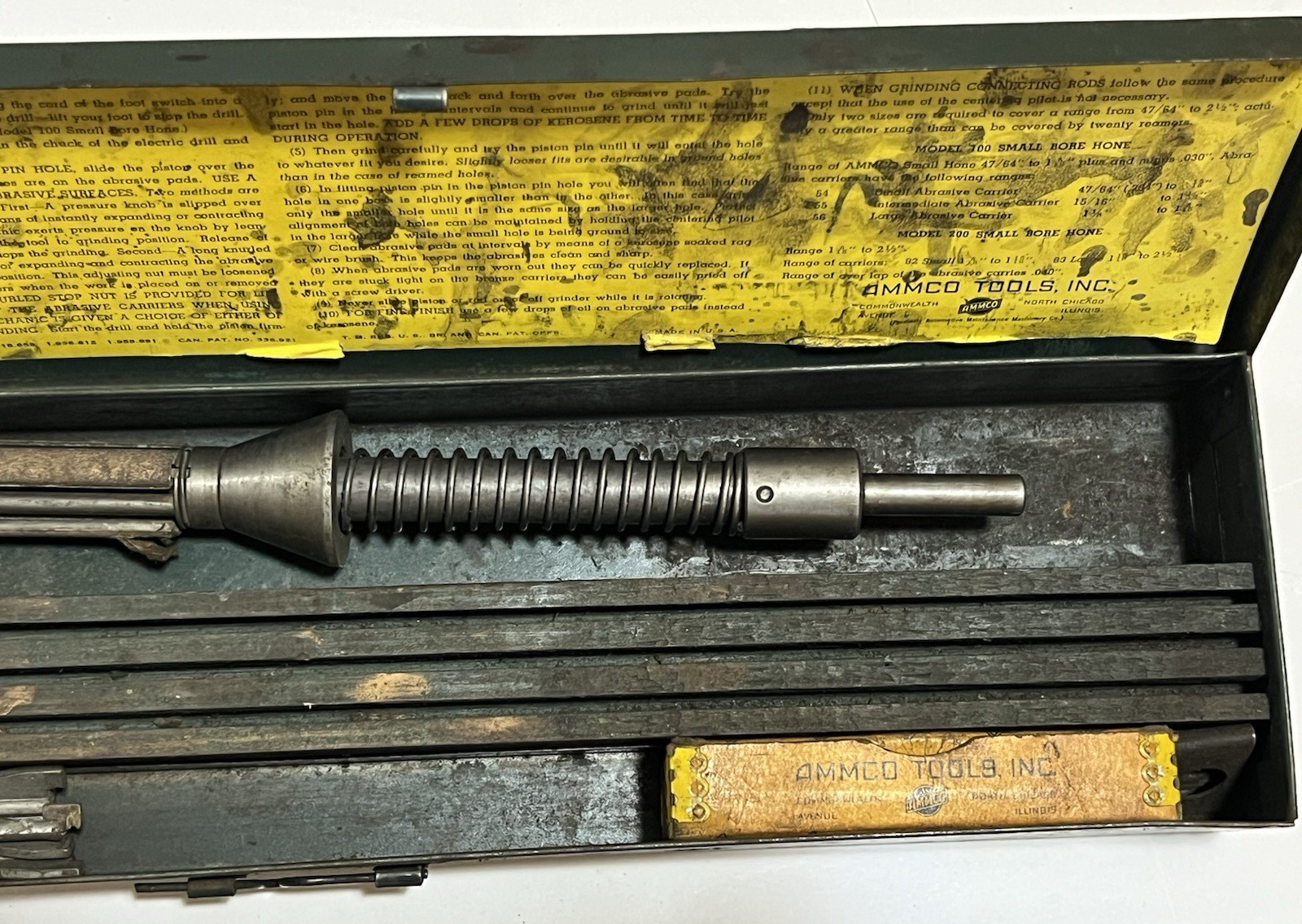 AMMCO Model 100 Vintage Small Bore Cylinder Hone Set in Box 47/64" - 1-5/16" USA