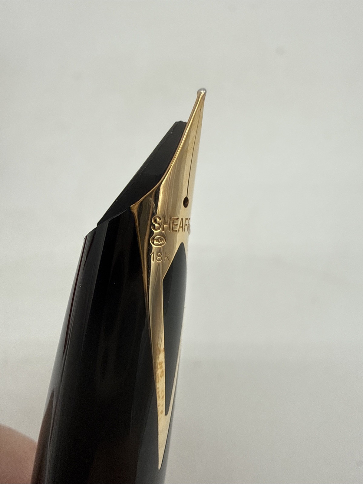 Sheaffer Legacy Fountain Pen NIB Marked 18K 750 With Casr Cartridges and Papers