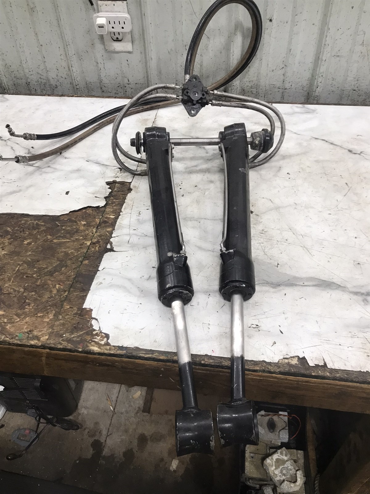 Mercury MerCruiser Alpha Bravo trim tilt lift hydraulic cylinders power trim XD