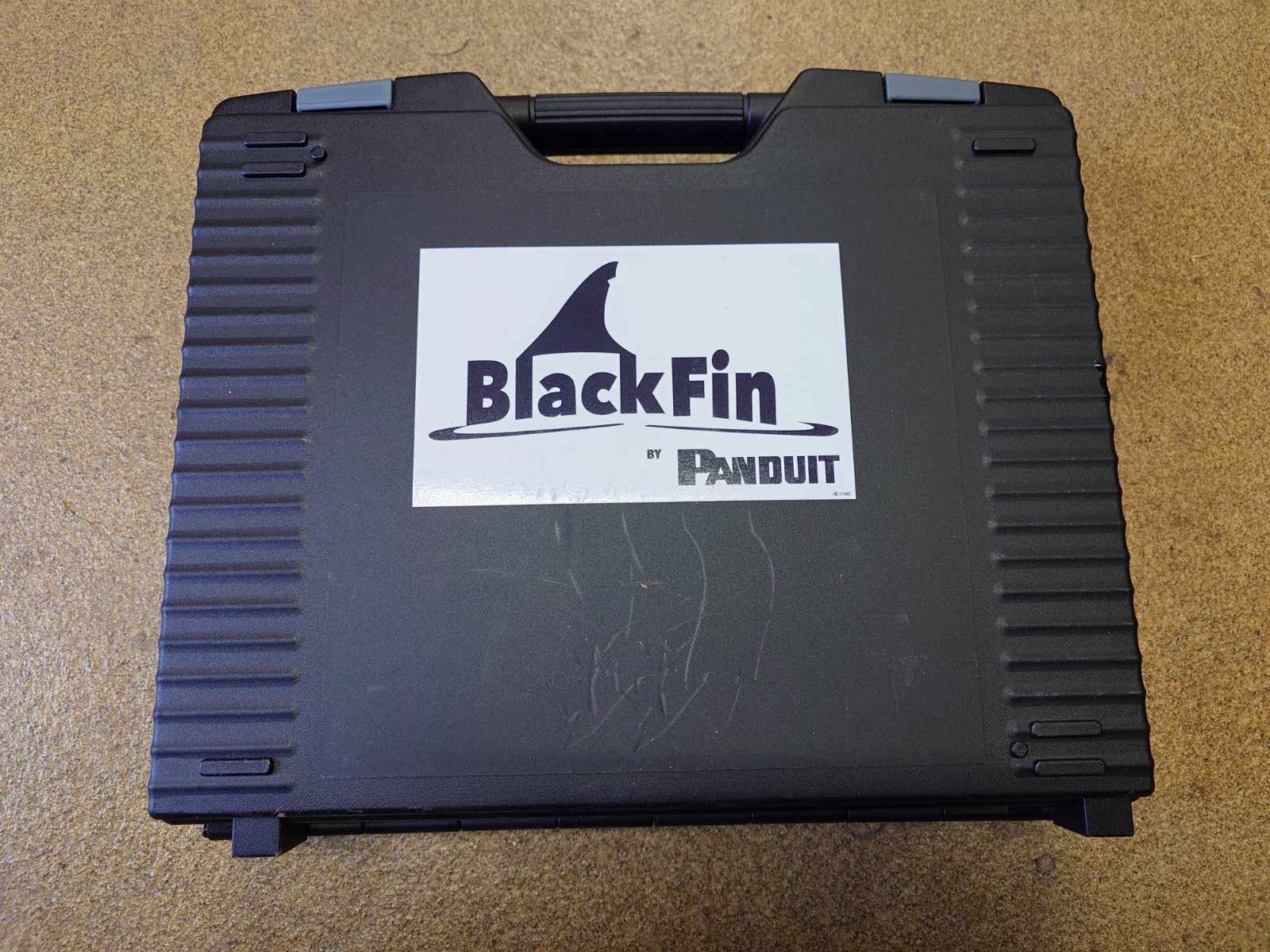 Panduit CT-2300 Blackfin 10.8V 1.7 Ton Crimp Tool with Battery and Charger