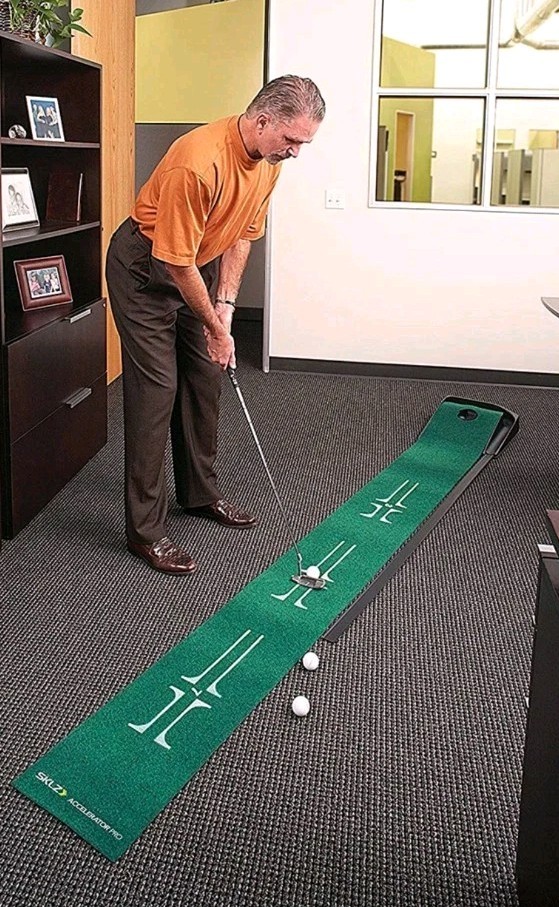 SKLZ Accelerator Pro Golf Putting Green Mat With Auto Ball Return & Visual Guide
