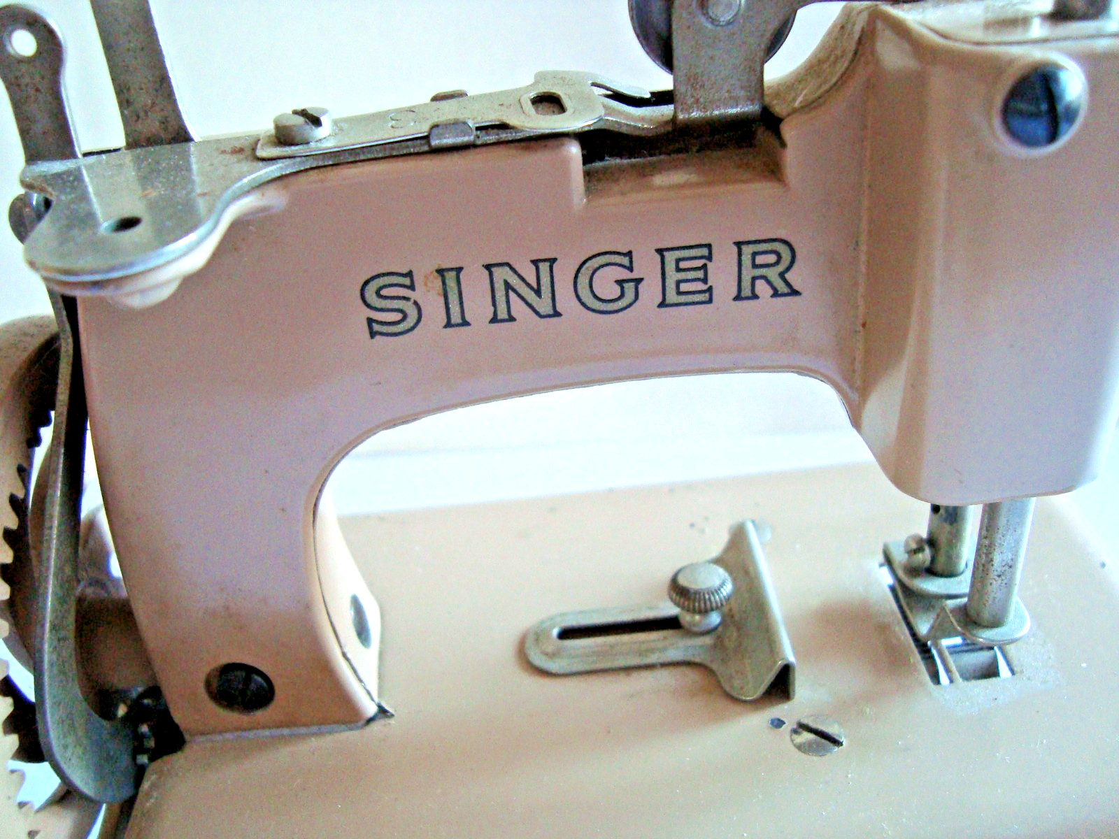 Vintage Singer Sewhandy Model 20 Sewing Machine Child's Toy ~ Hand Crank Metal