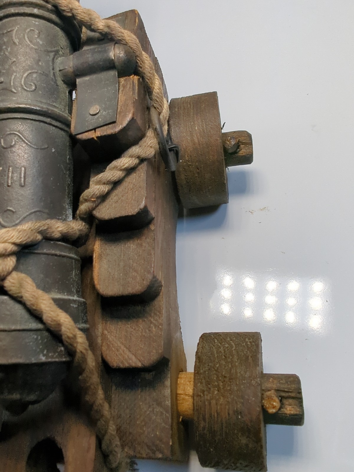 English Naval Cannon Replica XVII Century Cast Iron Oak Carriage NiceDetailing