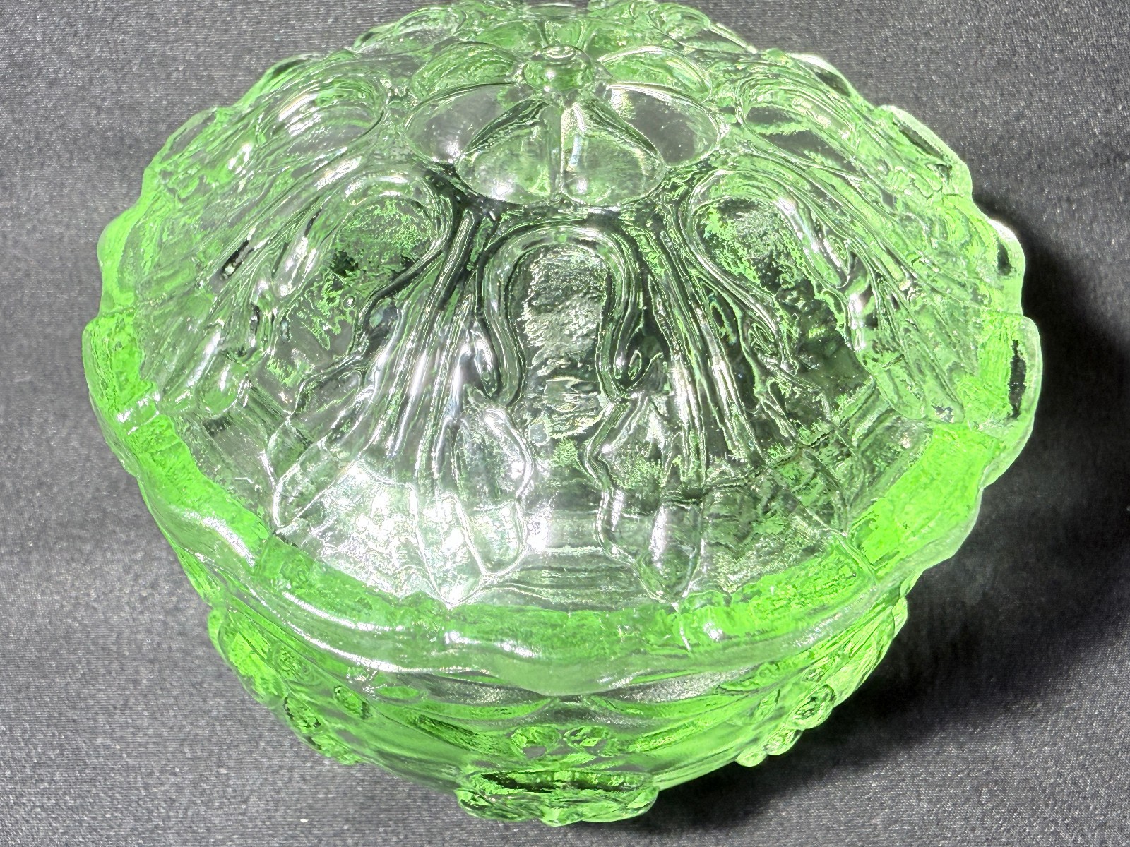 Green Vaseline Uranium glass covered candy dish coffee sugar jar bowl / selenium