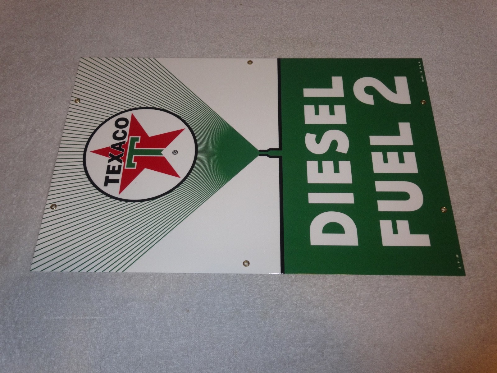 VINTAGE TEXACO DIESEL FUEL 2 GREEN SPRAYER 18" PORCELAIN METAL GASOLINE OIL SIGN
