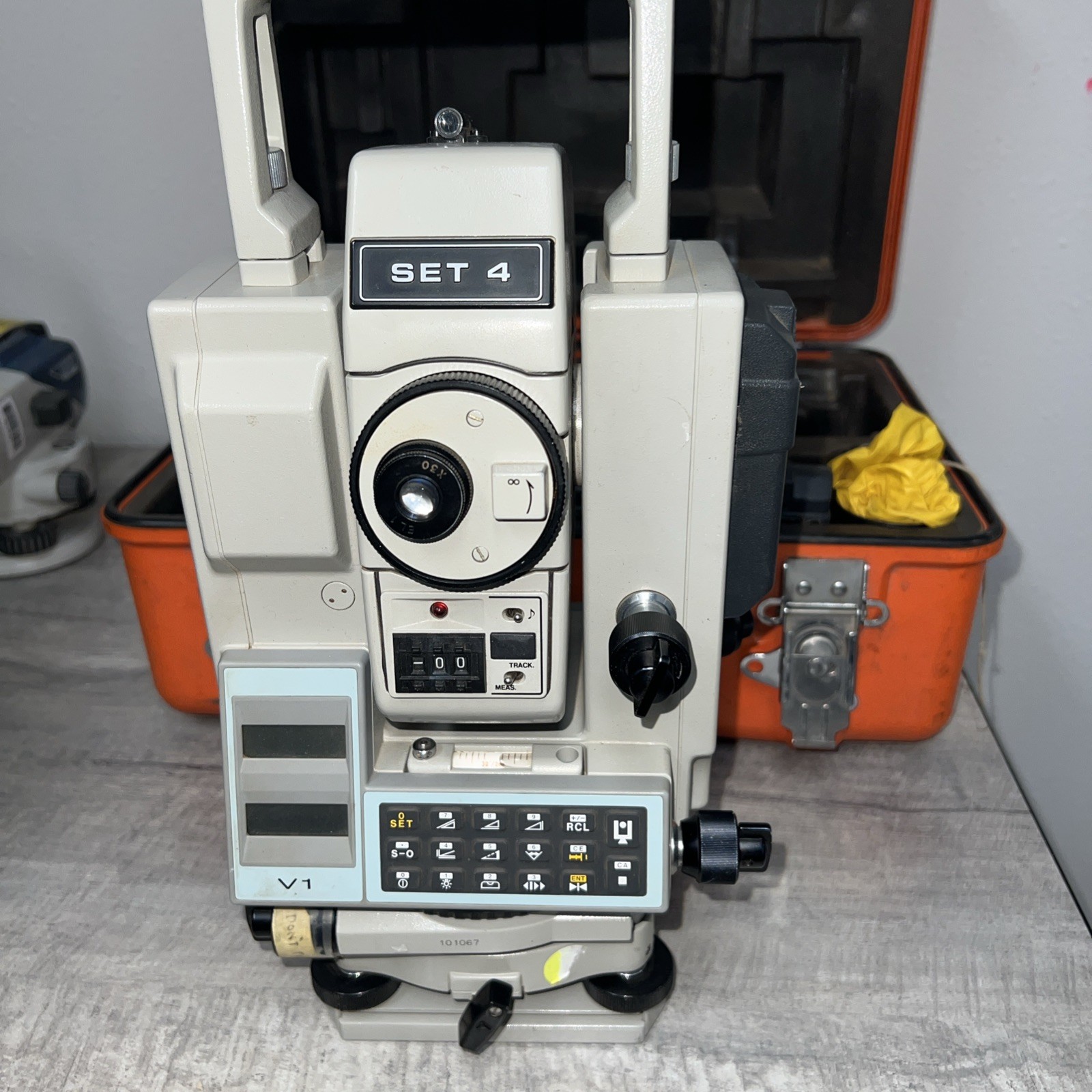 SOKKISHA LIETZ SET 4A SURVEY EQUIPMENT TOTAL STATION W/ BATTERIES AND CHARGER