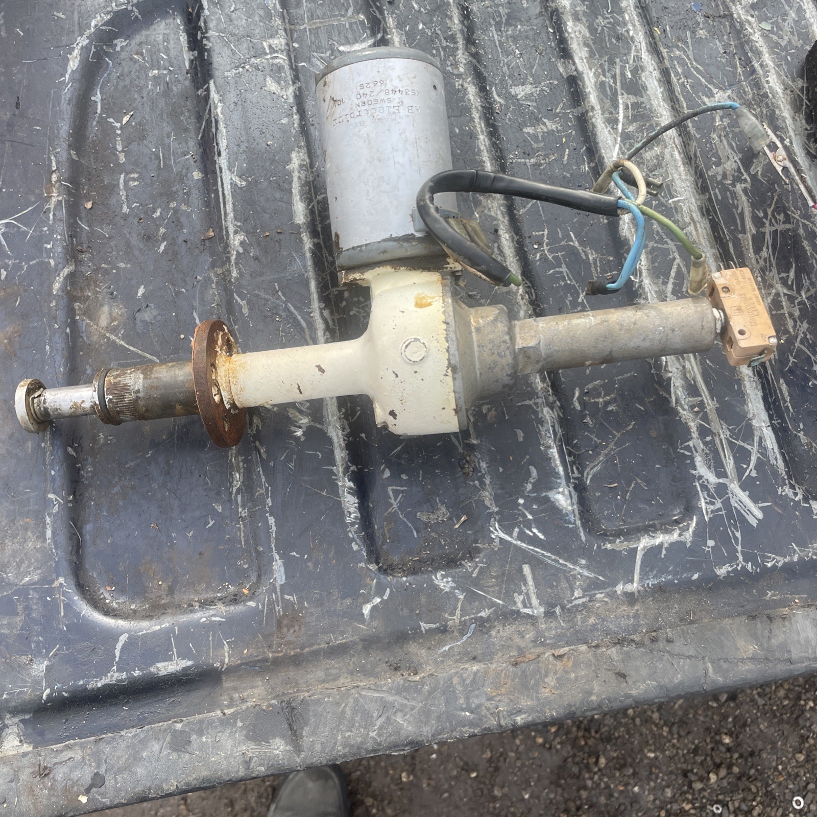 Volvo Penta  Mechanical Tilt Lift   TILT JACK, 250, 270,280 AQ280,AQ270~897658