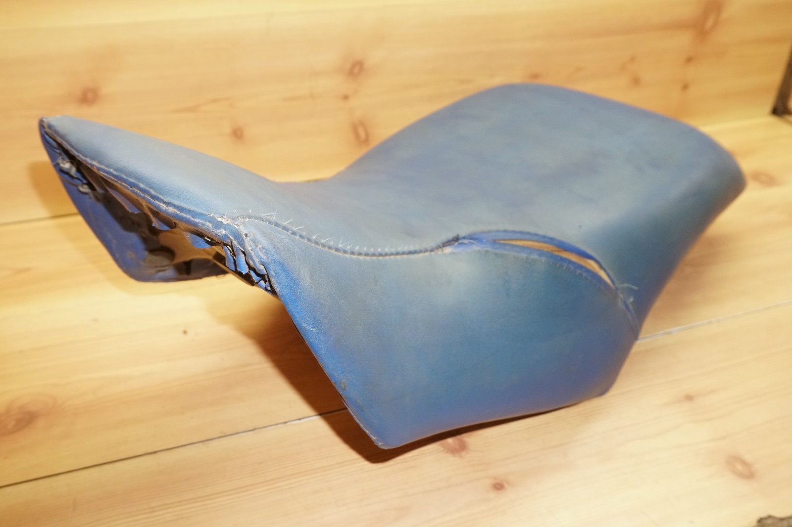 1983 1984 Honda ATC250R ATC250 ATC 250R OEM Seat Cover Foam Pan 77100-964-003