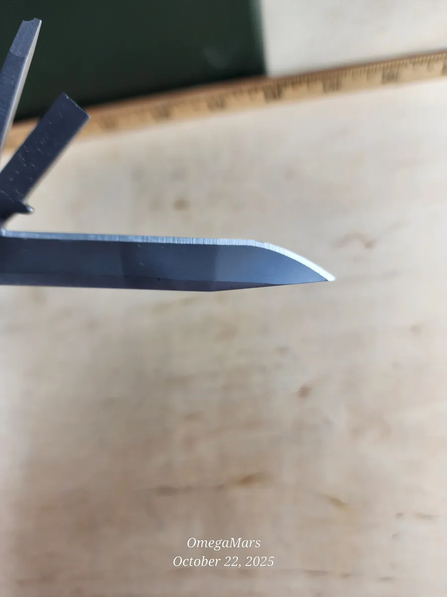 Leatherman Fuse #FU2 Discontinued, light usage, screwdriver chipped