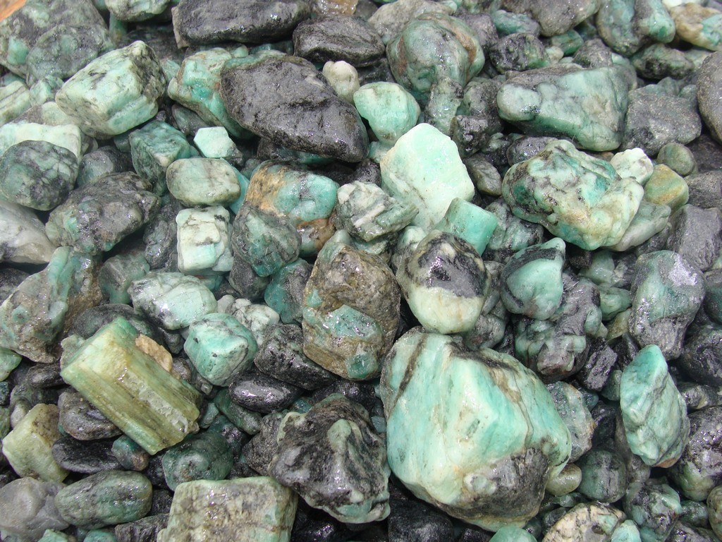 500 Carat Lots of Unsearched Natural Emerald Rough + a FREE faceted gemstone