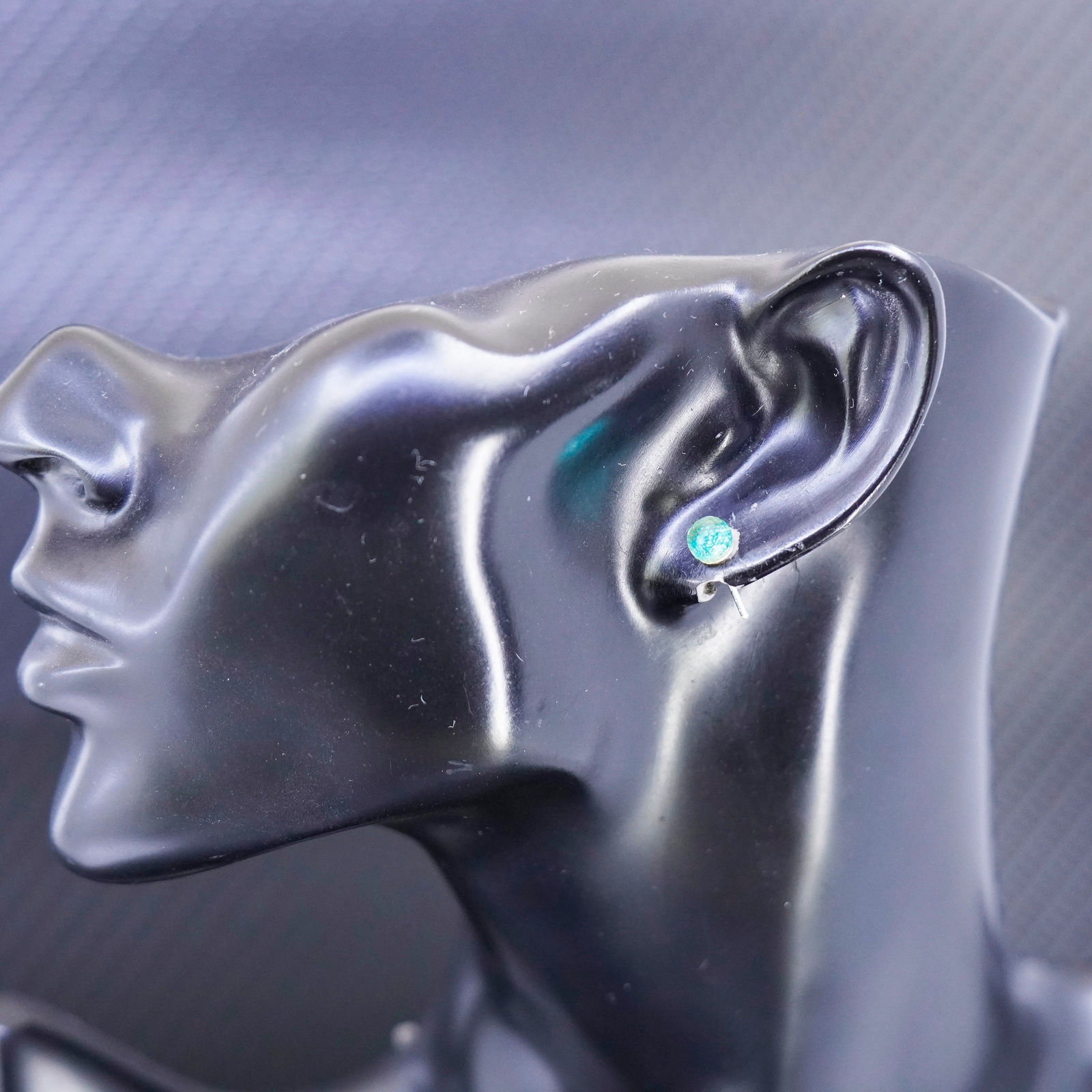 Vintage sterling silver 925 green crystal studs earrings