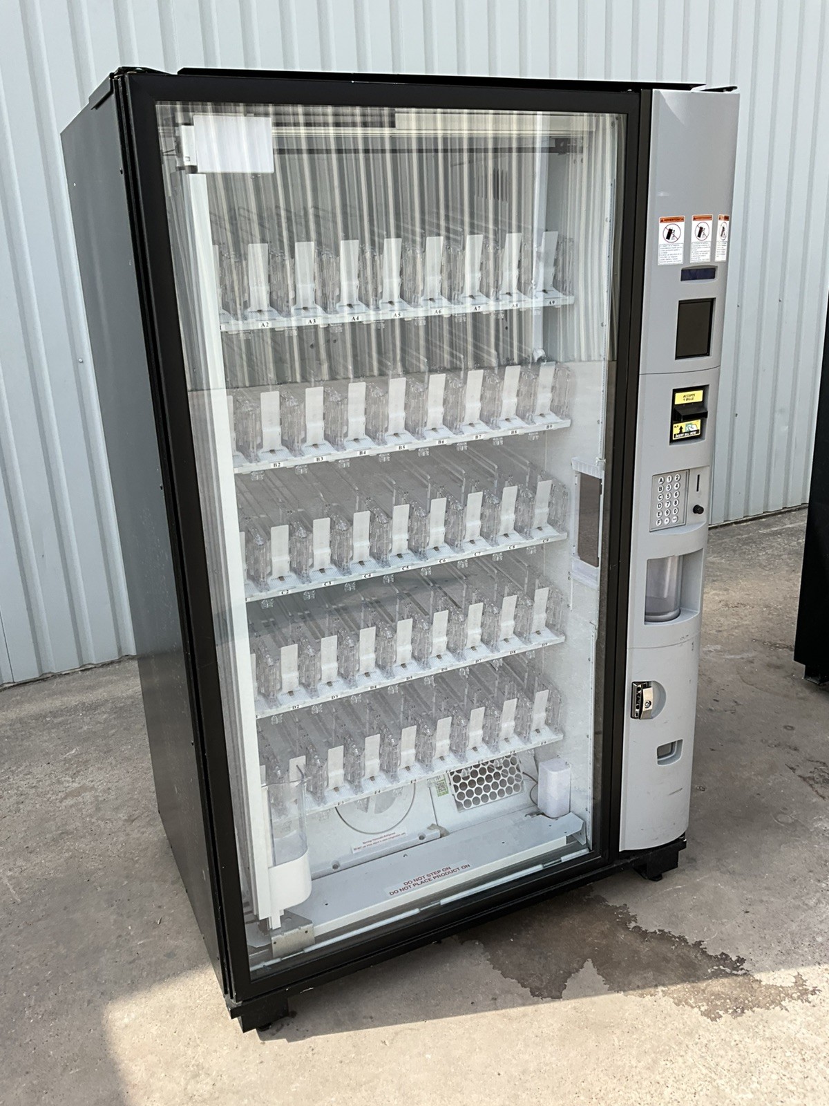 23 Dixie Narco BevMax CPI Glass Front Beverage Vending Machine 5800-4HC crane
