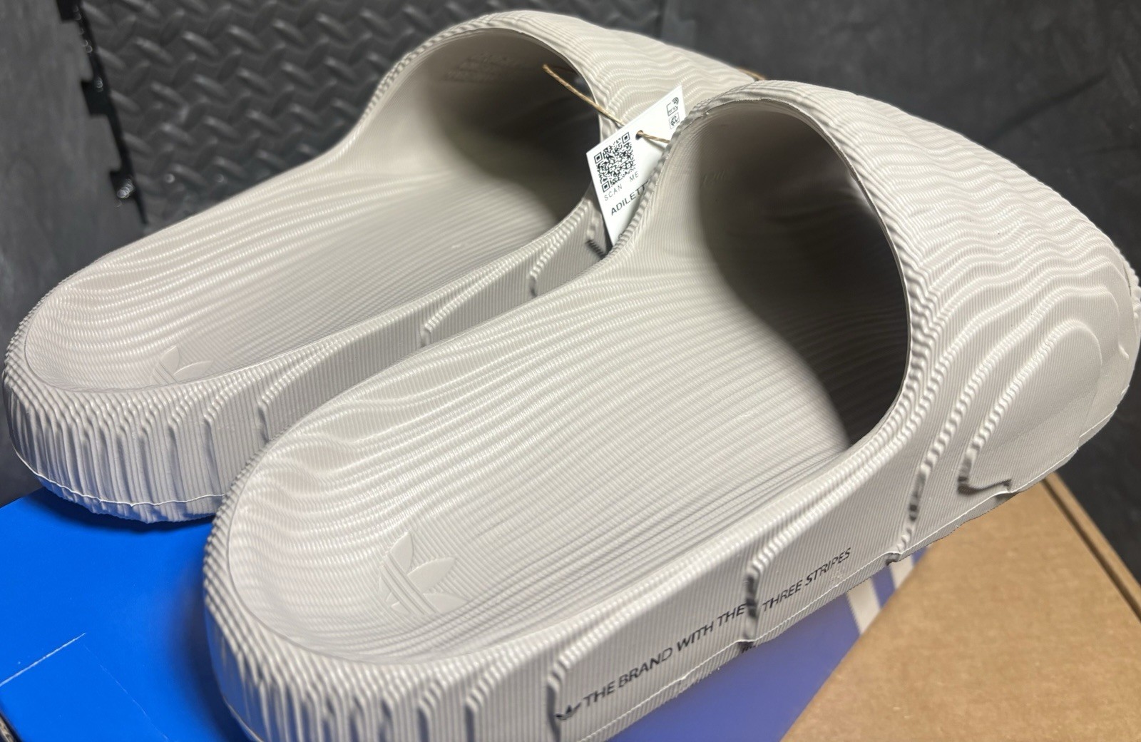 ADIDAS Adilette 22 Slides MENs Size 10 NEW W Box/Tag Light Brown FREESHIP HQ4670