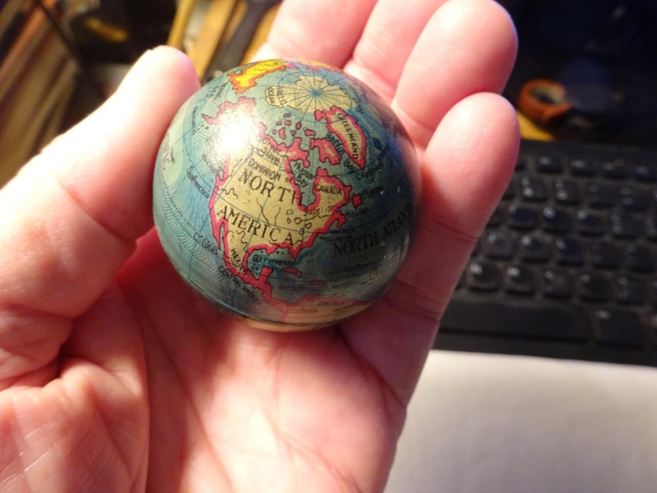 ANTIQUE MINIATURE TIN LITHO WORLD GLOBE PENCIL SHARPENER MADE IN JAPAN BY MT VG
