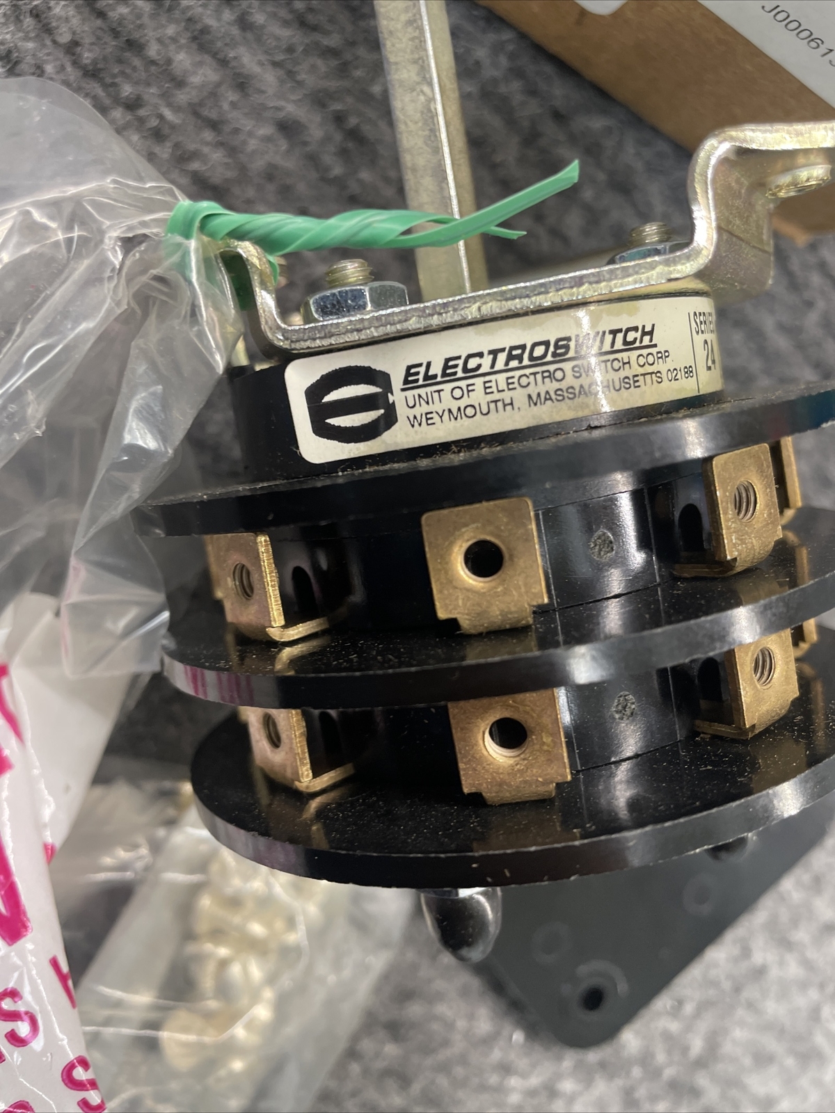 ElectroSwitch 24202B 20A 600V 2HP Rotary Knob Switch 8 Position 2 Stack Double