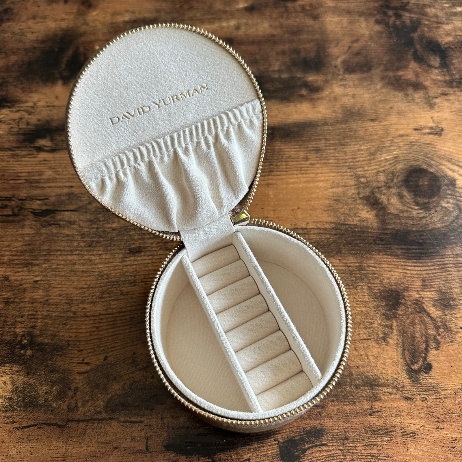 NEW IN BOX David Yurman Tan Leather Round Jewelry Organizer RARE - FREE SHIPPING