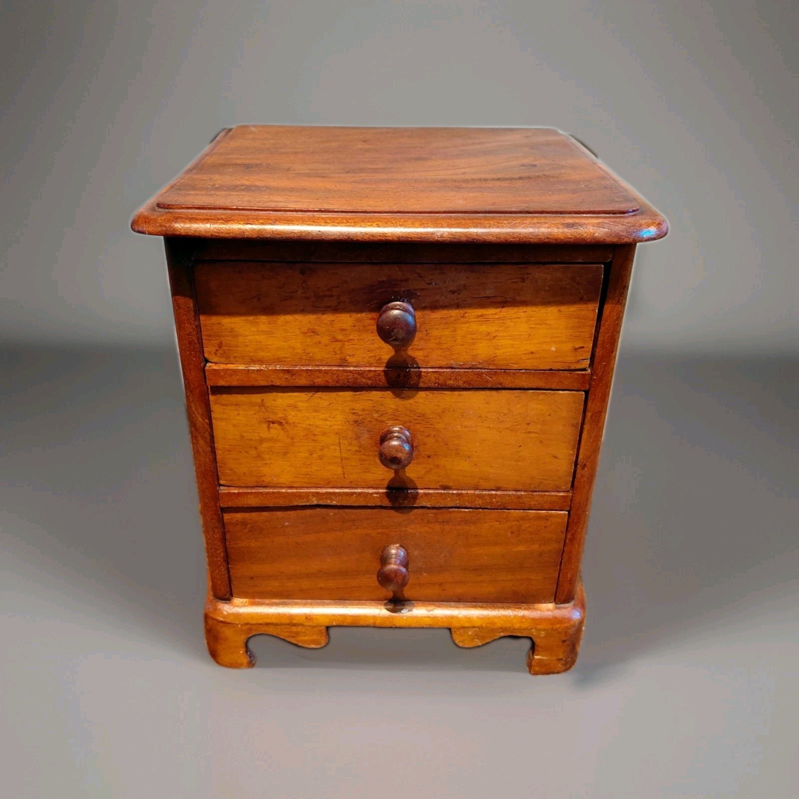 A Victorian Apprentice Piece Chest Of Drawers, Desktop 3 Drawers In Mahogany.