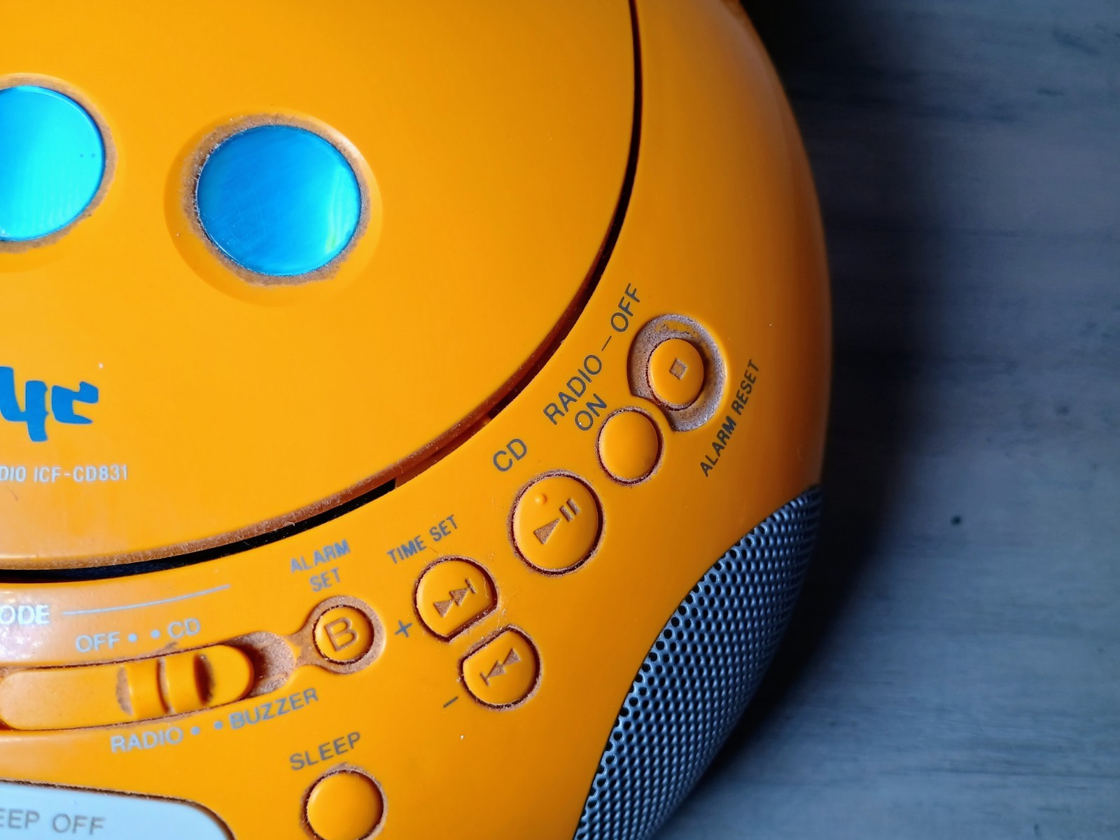 Sony "PSYC" Dream Machine Boombox! (ICF-CD831) - Intermittent CD Play-SHIPS FREE