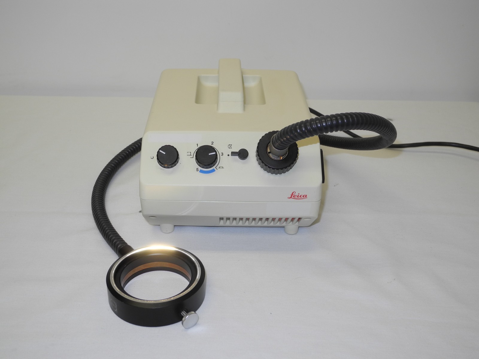 LEICA SCHOTT KL-1500 HALOGEN FIBER OPTIC LIGHT SOURCE W/ MICROSCOPE LIGHT RING