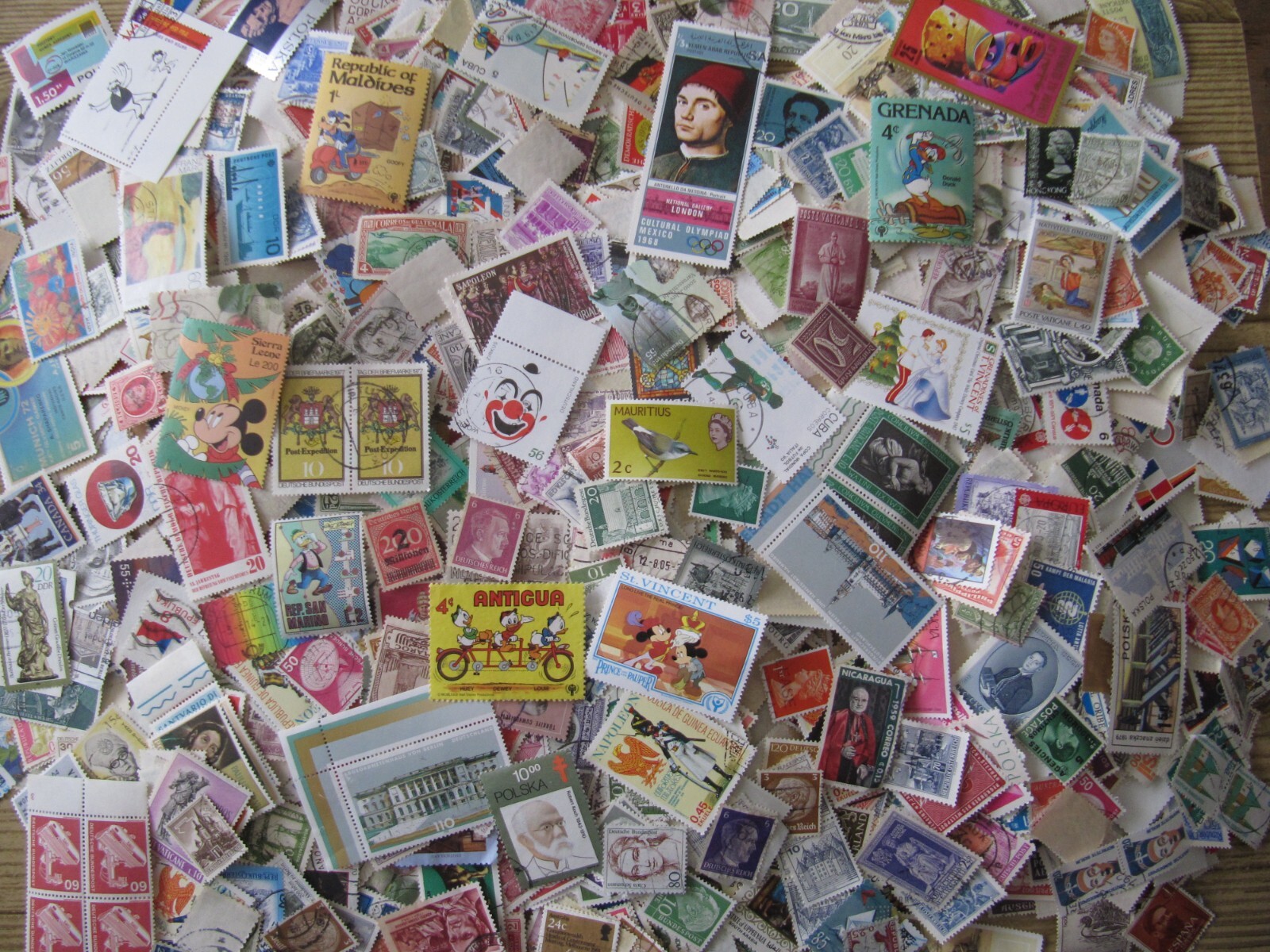 5000 World Stamps OF Papers Lots!! Treasure Hunters!!!!!!!high value.
