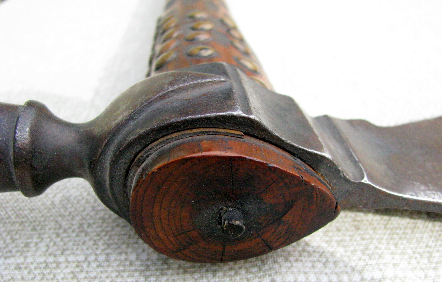 FINE ANTIQUE PLAINS INDIAN PIPE TOMAHAWK 100 TACKS/FILE BURNS 5 COLOR BEAD DROP