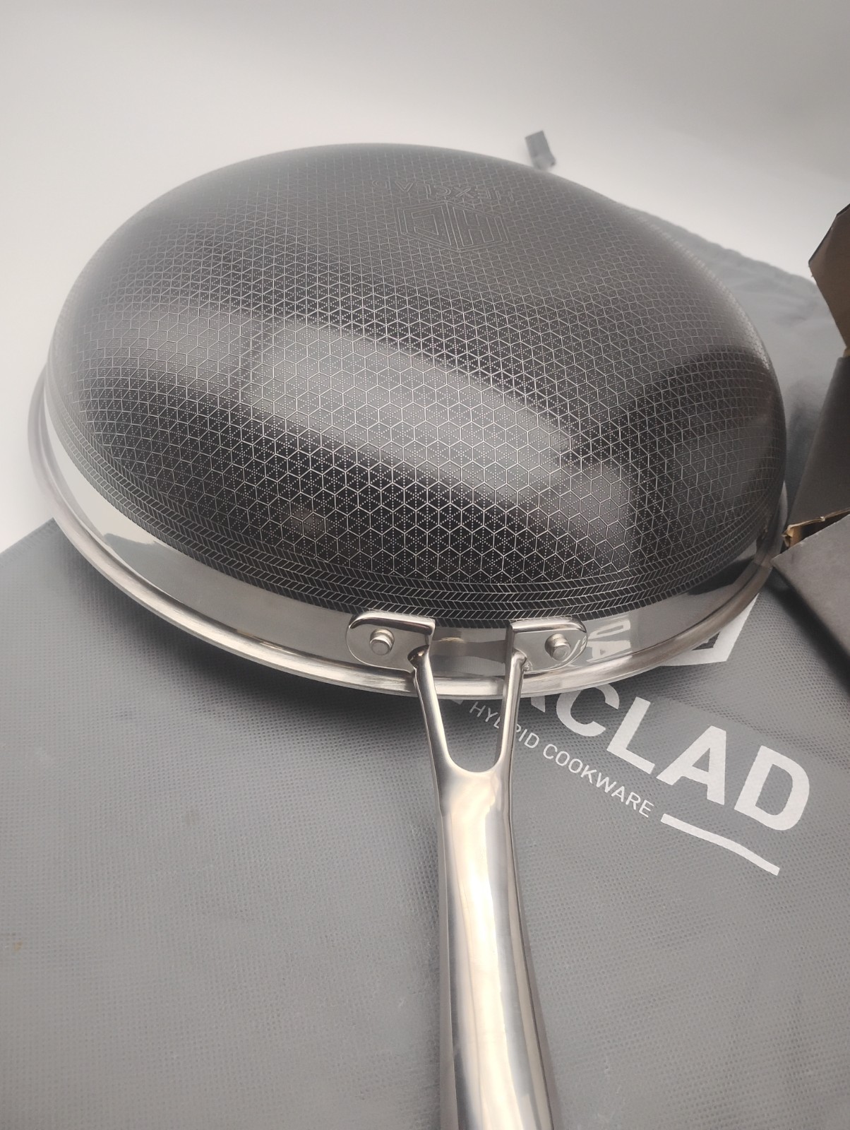 HexClad Hybrid Nonstick 12" Wok Stay-Cool Handle Dishwasher Friendly w/ Lid