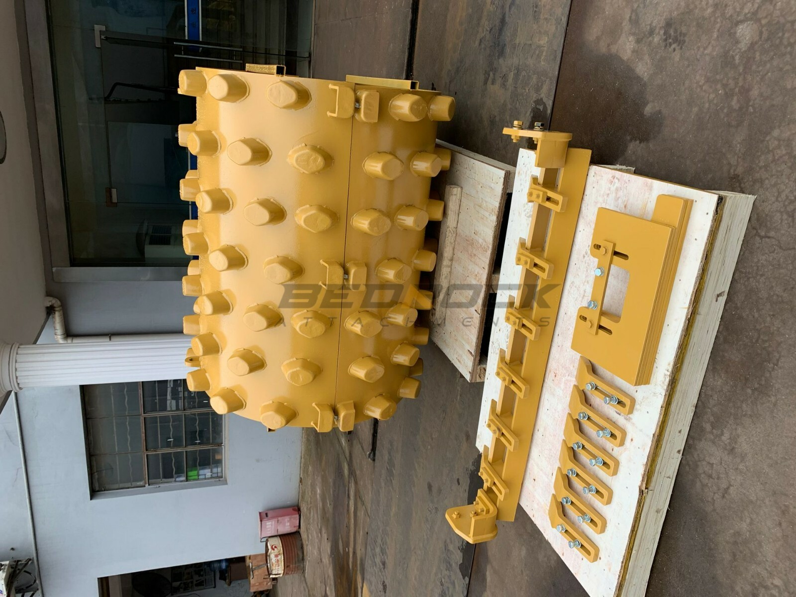 Pad Foot Shell Scraper bar fits CAT CS44B Roller