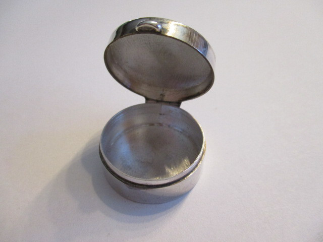 Sterling silver pill box round smooth solid silver 925 3/4 inch round small box