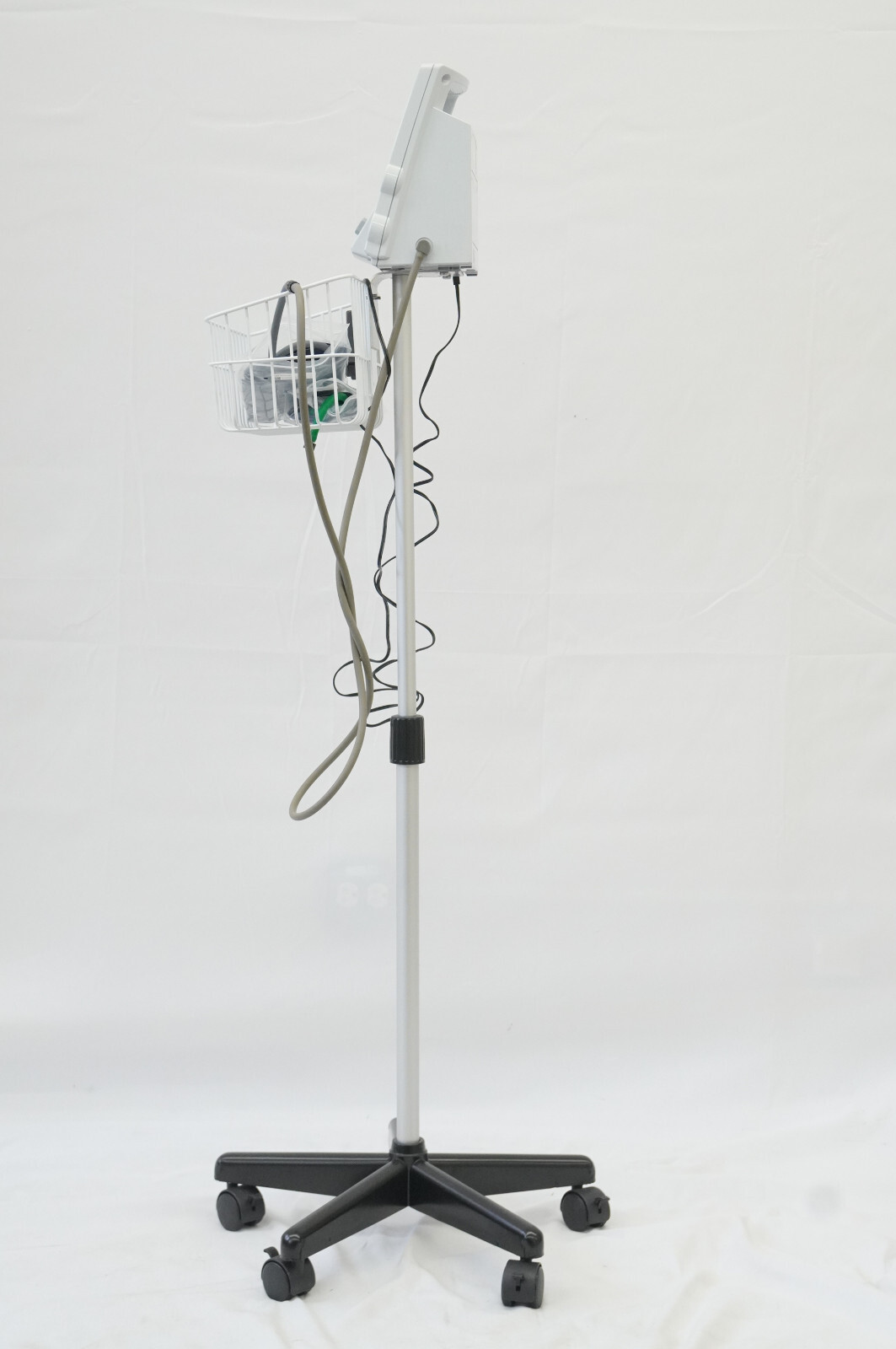 Small roll stand for Omron OMRON Intellisense HEM-907XL bp monitor with basket