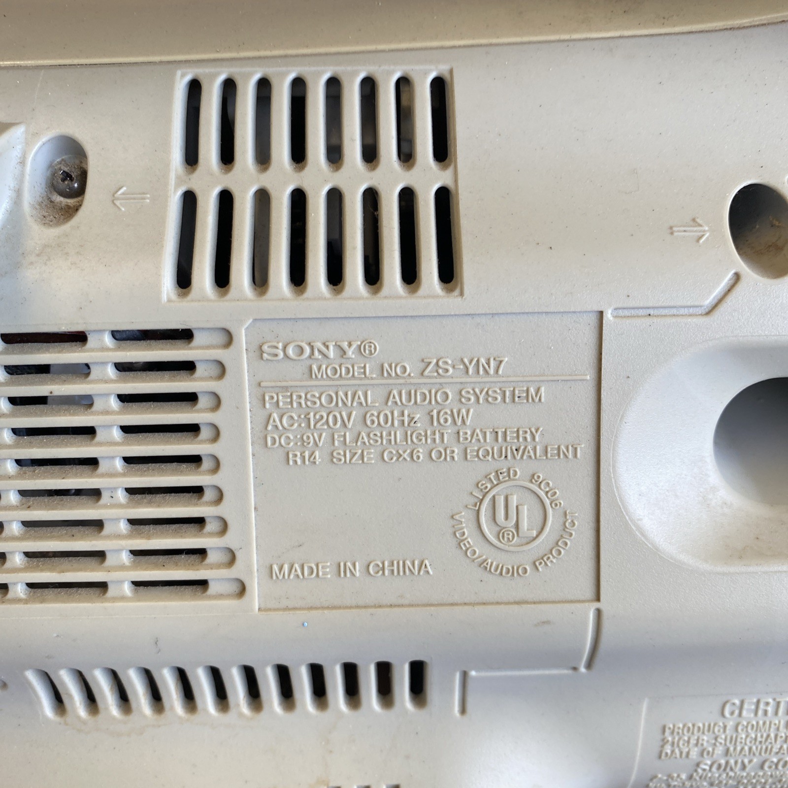 Sony ZS-YN7 Portable Boombox CD/R-RW AM/FM RADIO MegaBass W Remote No Batt Cover