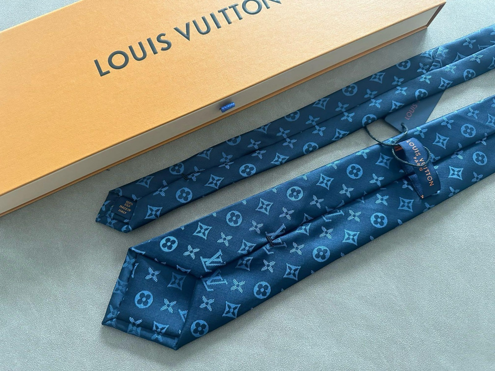 Louis Vuitton Classic Monogram Men's Tie Silk 3.25" The Widest