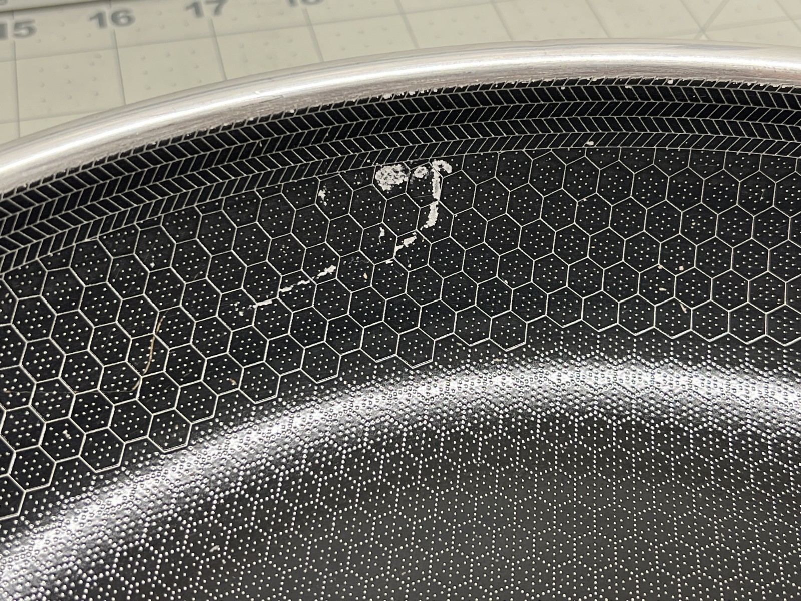 HexClad Hybrid Nonstick 14" Frying Pan, No Lid - Used