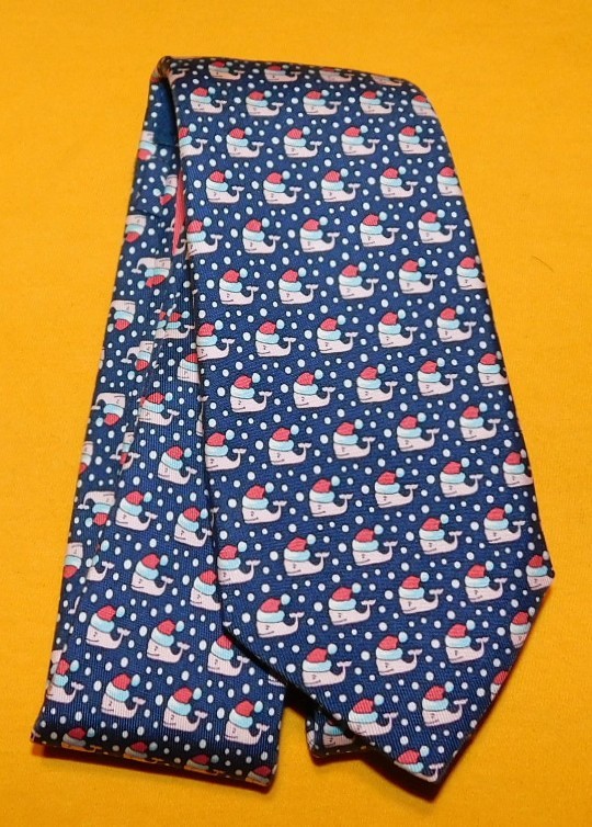 BOY'S VINEYARD VINES MADE IN U.S.A. BLUE/RED/PINK WHALE WITH CAP MOTIF TIE.