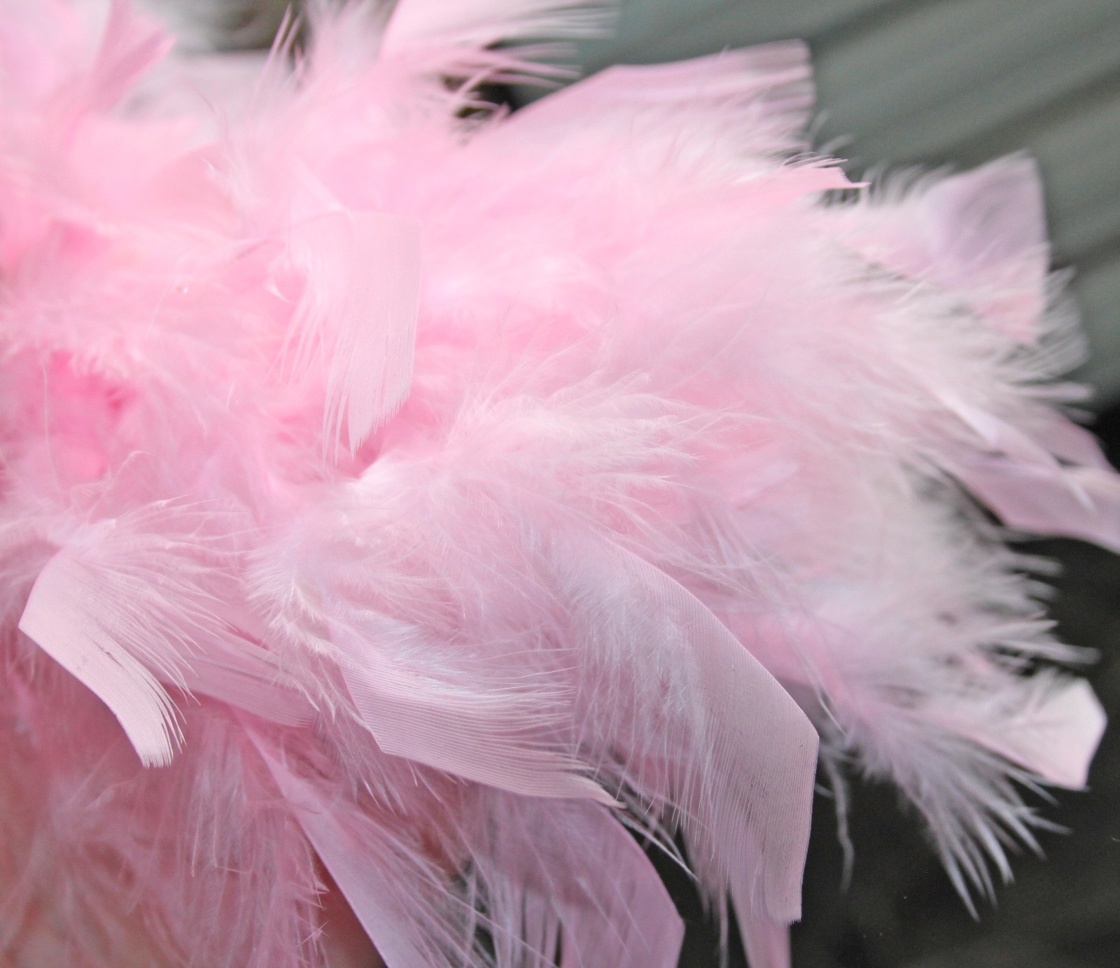 Beautiful Soft Feather Pink Boa 82 Inches Romantic Costume Wedding