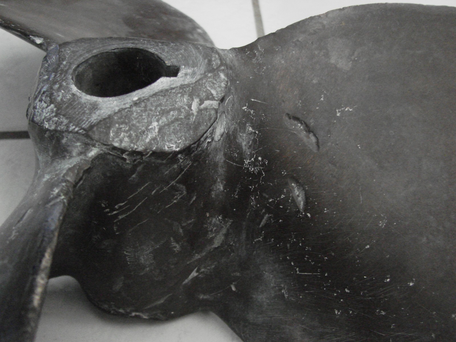 VINTAGE 3 BLADE BRASS PROP 22"X22" F4933 RH Rotation 1 1/4"