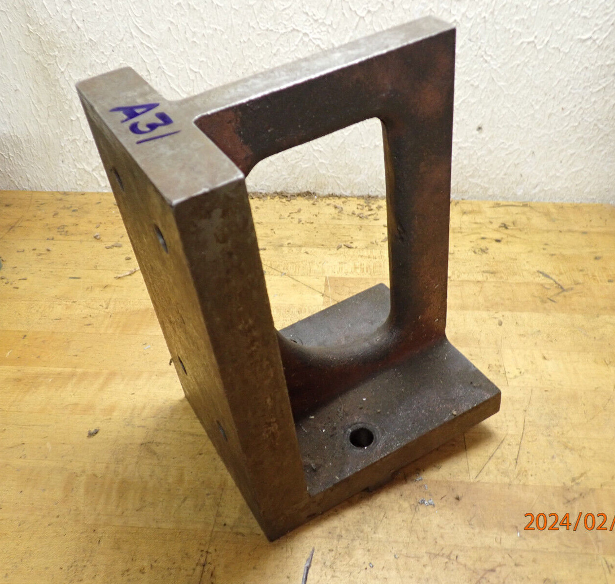 LOT A31 MACHINIST ANGLE PLATE WITH KEY WAY AND 1/2-13 HOLES POSSIBLE SUBURBAN