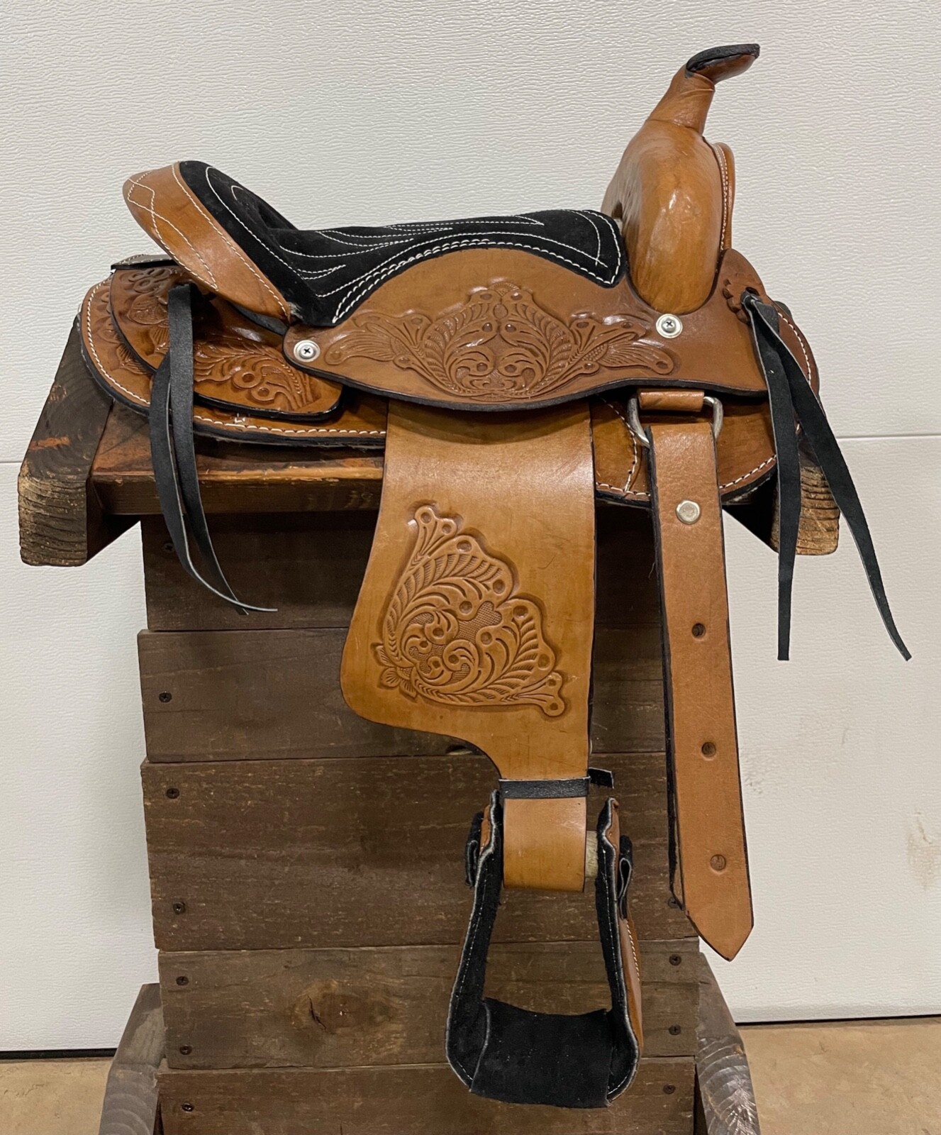 Used 10" Brown Leather Pony Kids Round Skirt Saddle