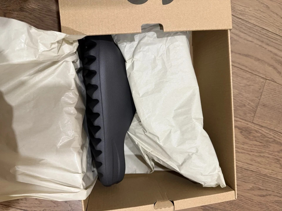 Brand New adidas yeezy slide onyx hq6448 Fast shipping 100% AUTHENTIC SIZE 4-13