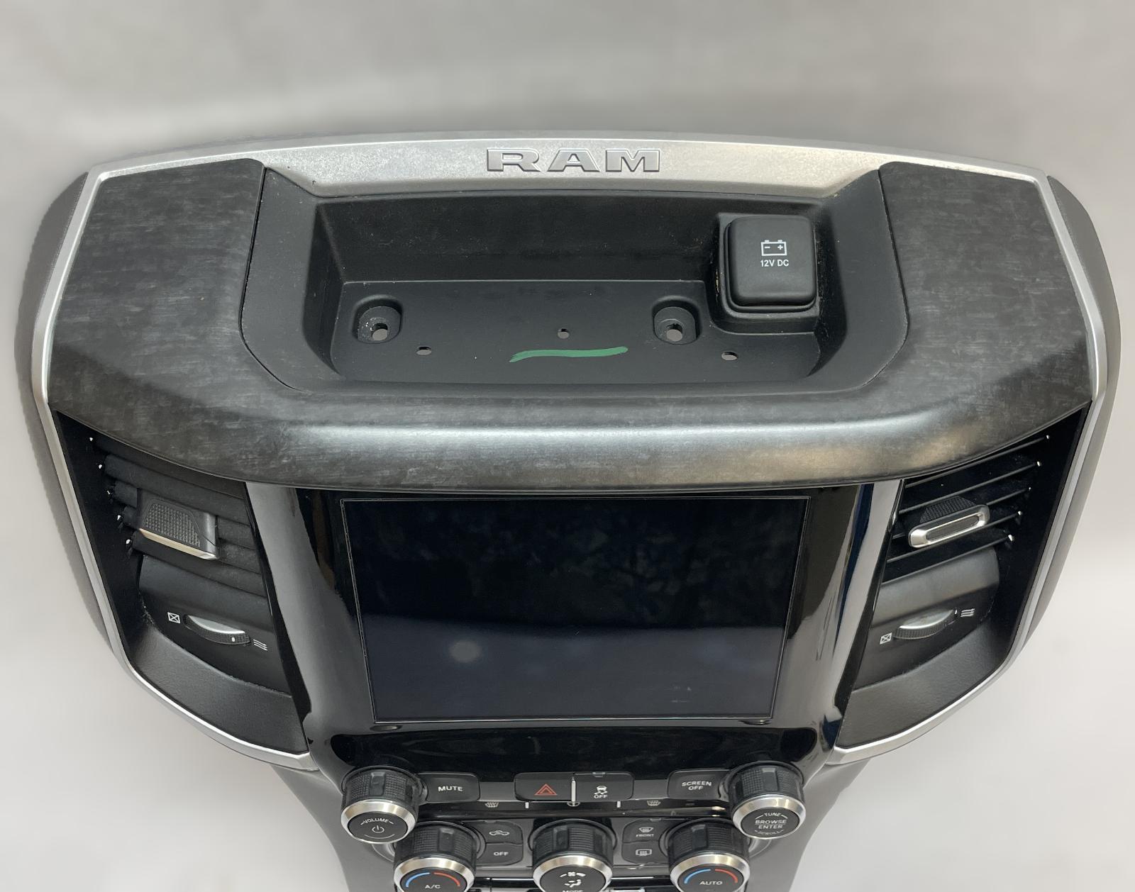 2022 DODGE RAM 2500 RADIO DISPLAY 8.4" SCREEN DASH BEZEL HEAT/AC CONTROLS OEM