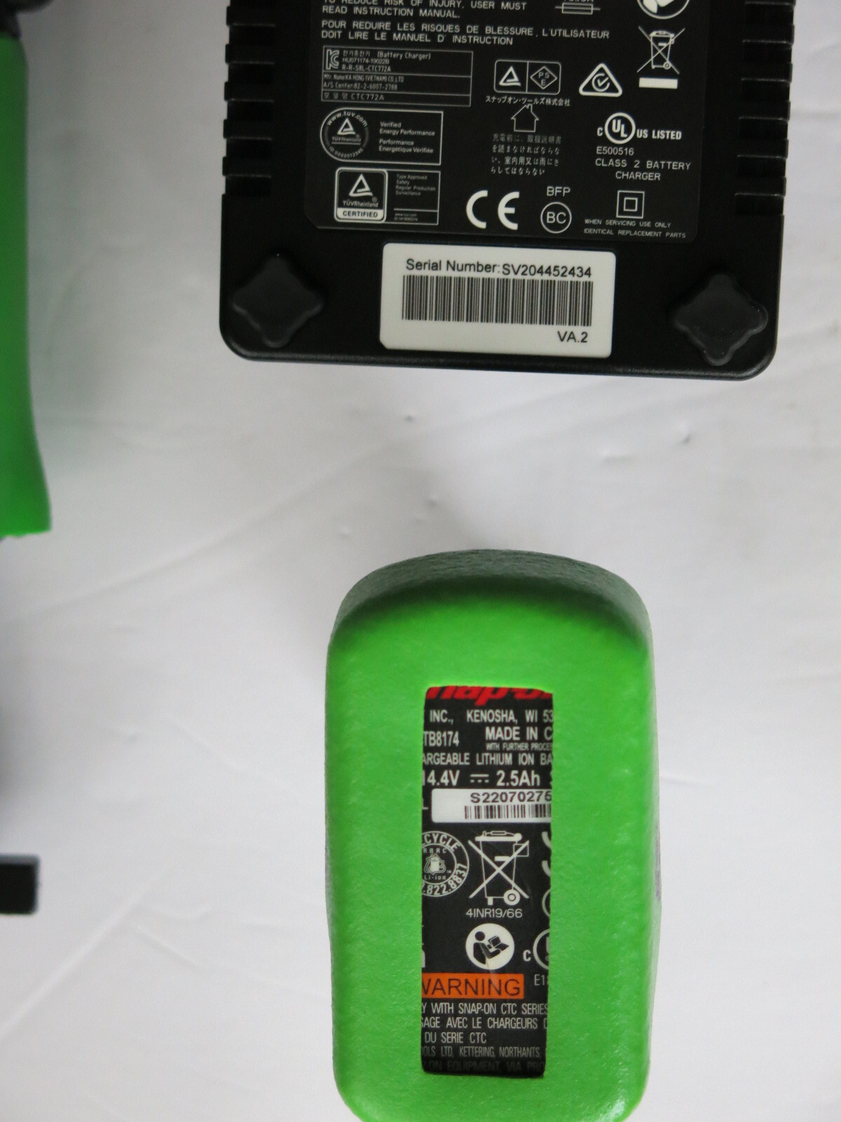 Snap-On CTR761 Green 3/8" 14.4v Cordless Ratchet Battery & Charger Set