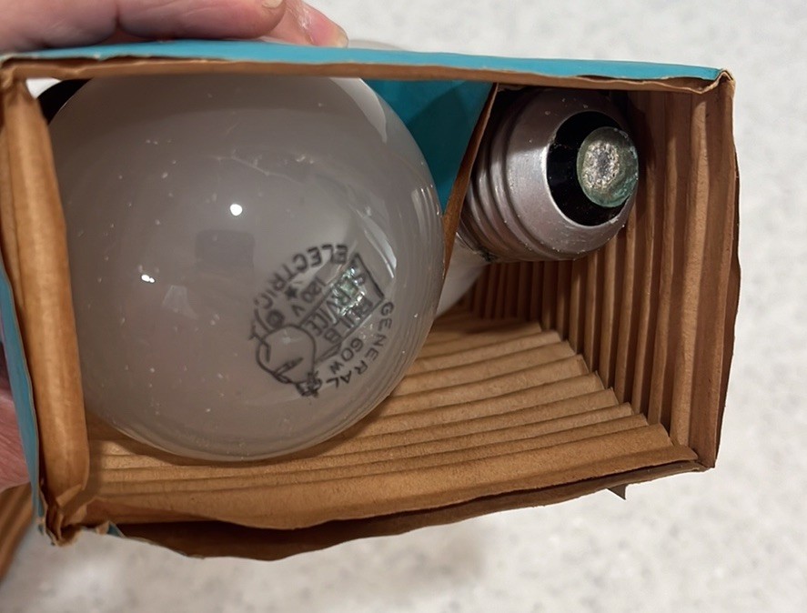 Vtg Commonwealth Edison 60 Watt Light Bulbs~50s/60s MCM Graphics~Prop/Use**READ*