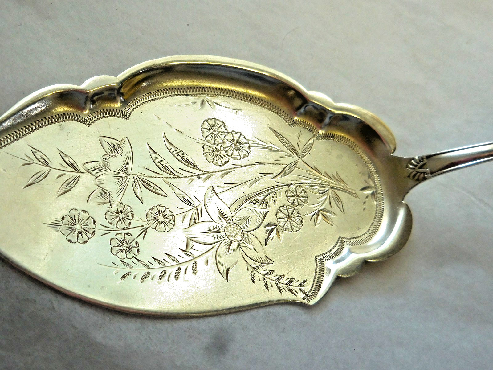 CLEMENS OSKAMP CINCINNATI c1860 COIN SILVER SLICE 8 3/4" FLORAL ENGRAVED "A & L"