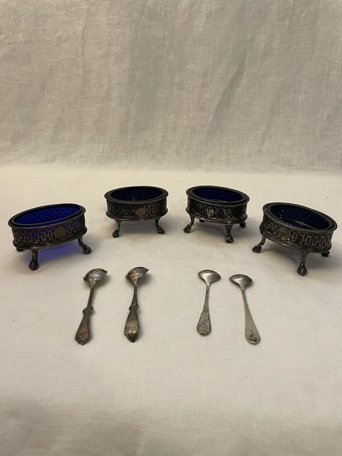 4 Victorian Sterling Silver Colbalt Salt Cellars with spoons (2 Stlg)  156g .925